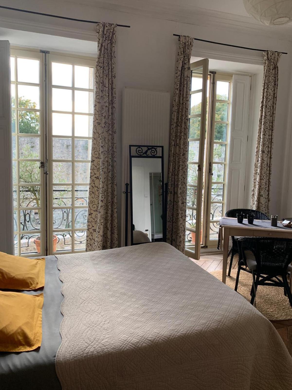 Chambre d'hôte du Château Dourdan Exterior foto